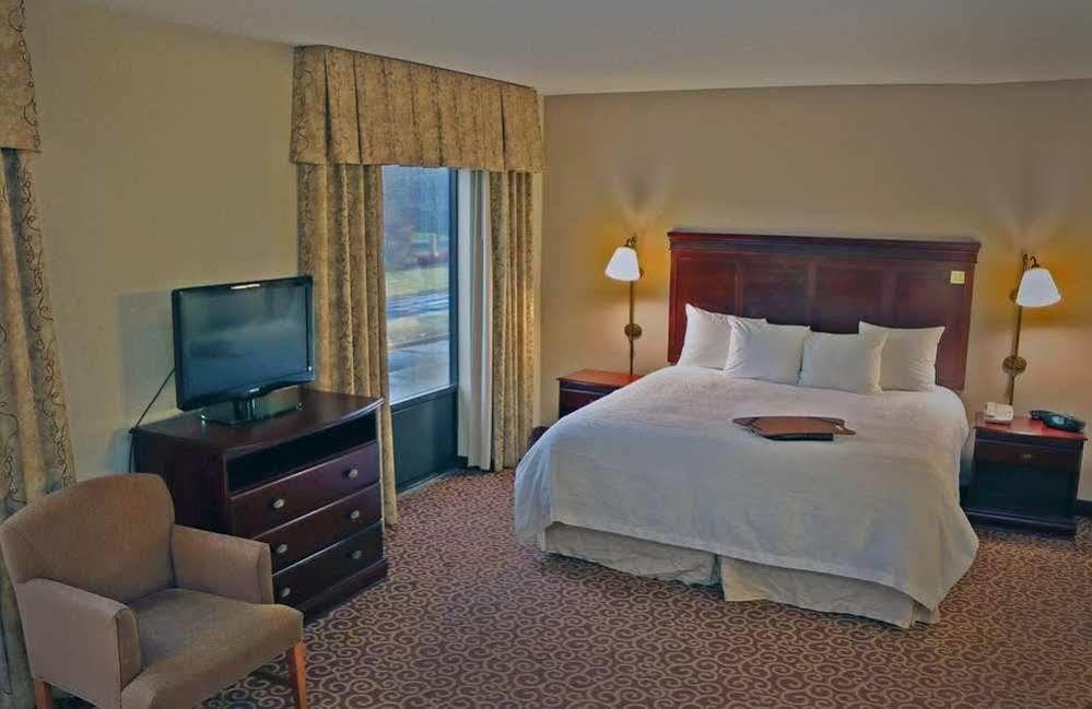 Hampton Inn & Suites Norfolk-Airport Exterior foto